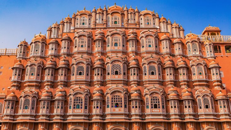 Jaipur's Hawa Mahal: A Fascinating Architectural Marvel